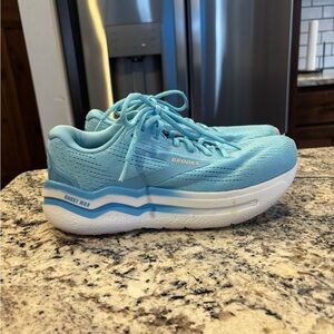 Brooks Women's Light Blue Athletic Shoes